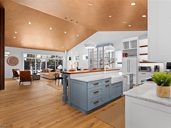 4th image of 106 Bridgeport Way