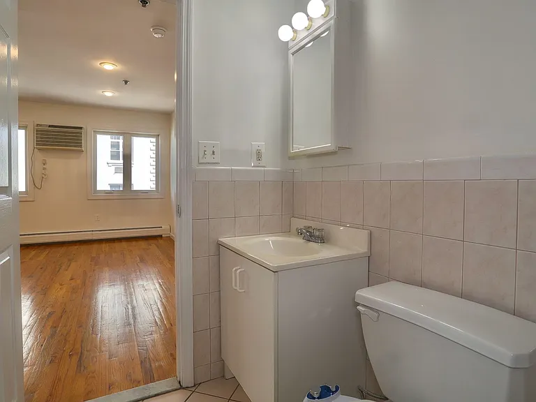 632 Adams St #3 — Photo 17