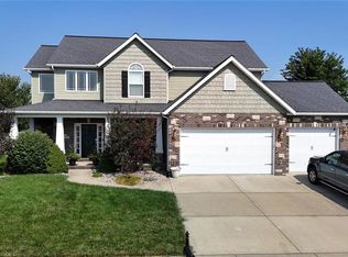 208 Oakshire Dr E, Glen Carbon, IL 62034