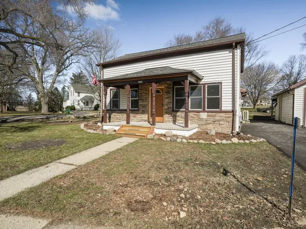 6088 North Railroad STREET, Burlington, WI 53105