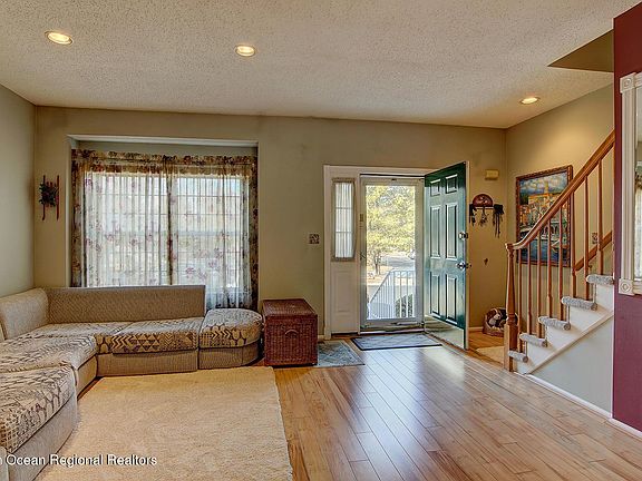 3rd image of 84 Richmond Ct S #96