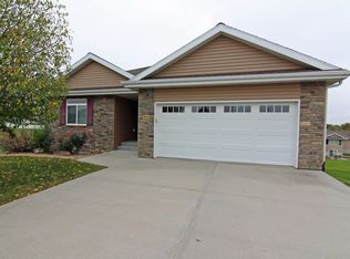 4702 10th Avenue Pl, Kearney, NE 68845