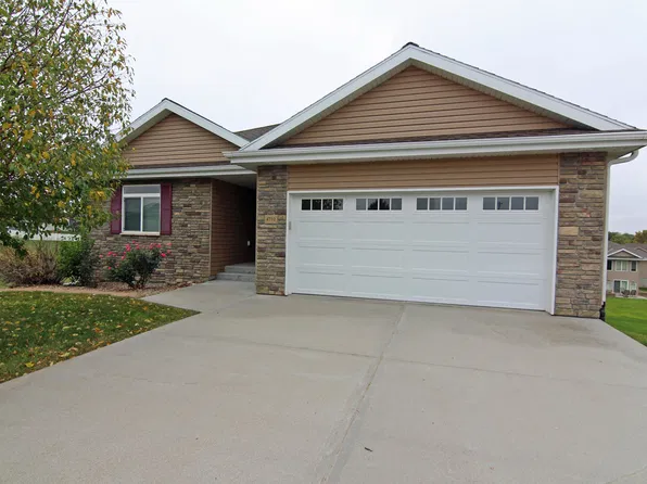 4702 10th Avenue Pl, Kearney, NE 68845