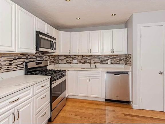 3rd image of 5 Kenmar Dr Unit 10