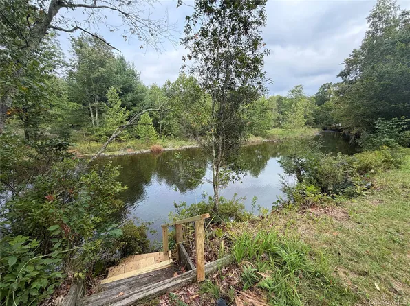 8 Hampshire Lane, Loch Sheldrake, NY 12759