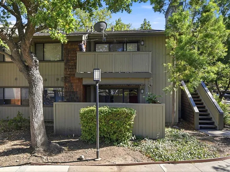 2504 La Terrace Cir — Photo 30