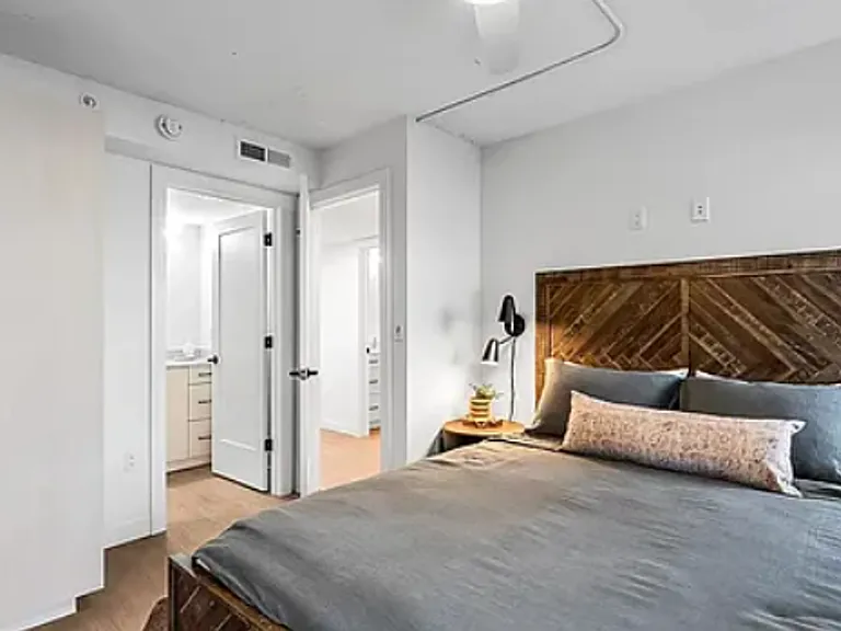 1700 N Manhattan Ave #310 — Photo 8