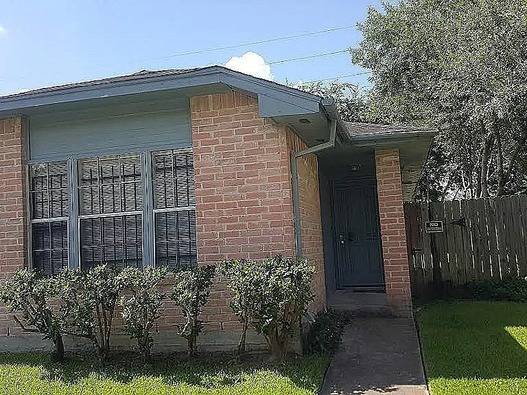 6717 Greenyard Dr — Photo 1