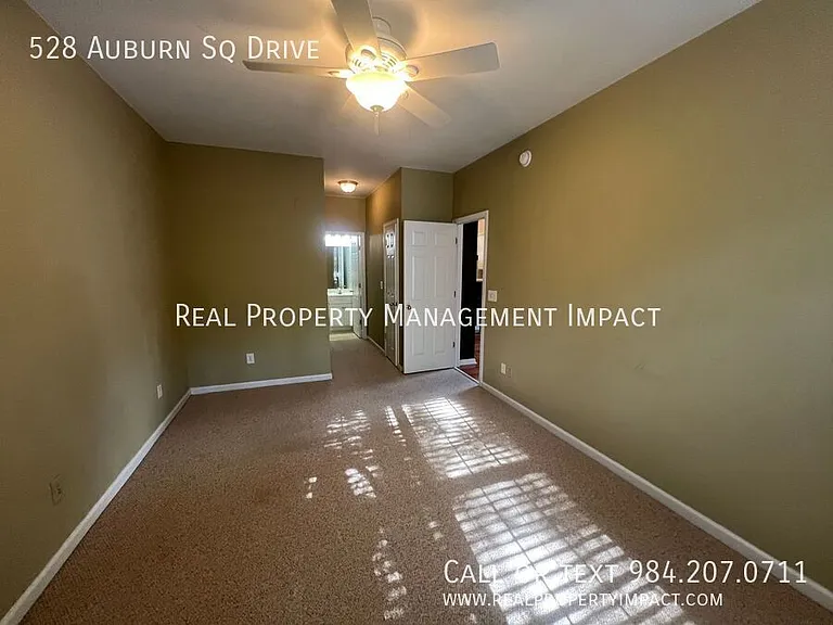 528 Auburn Square Dr — Photo 16