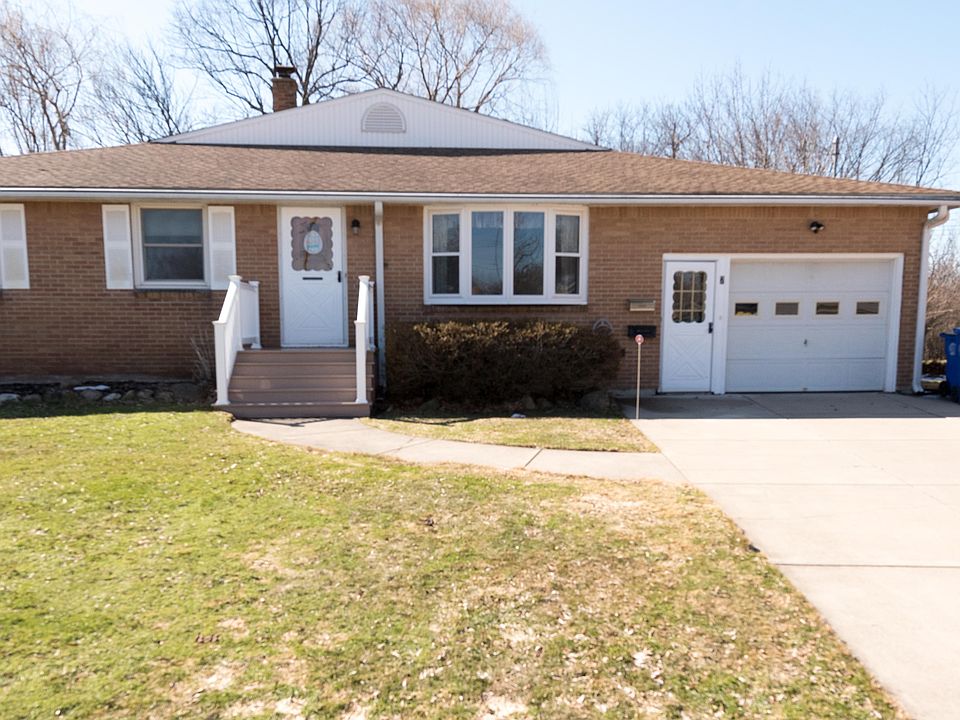 1st image of 7 Greenmeadow Dr