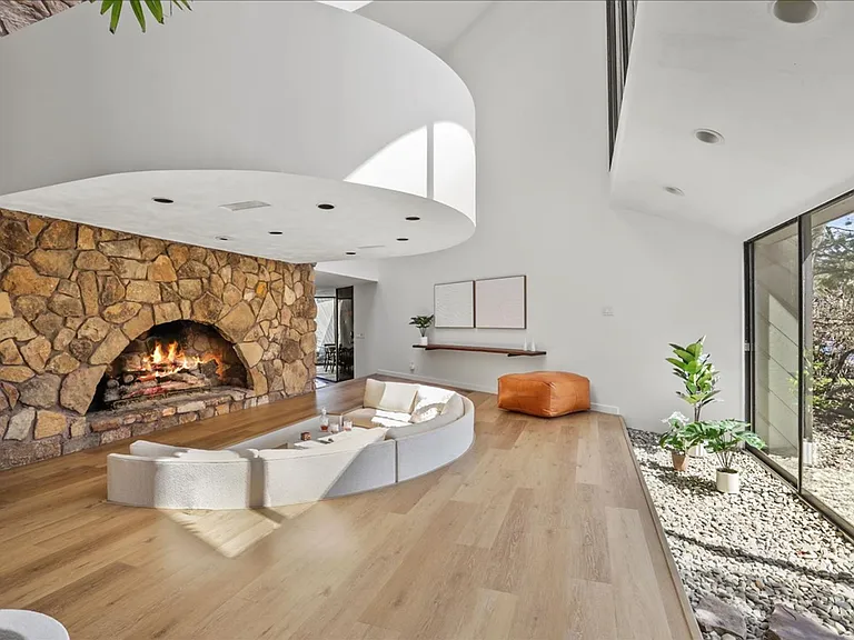 4010 Clubhouse Dr — Photo 3