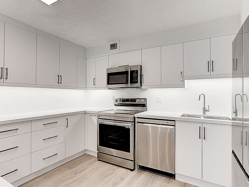 1st image of 188 Spadina Ave #405