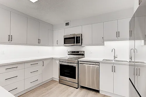 188 Spadina Ave #405 Photo 1