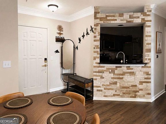 3rd image of 3334 Peachtree Rd NE APT 1505
