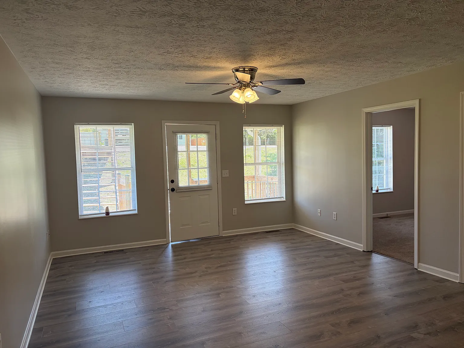 3 bed, 1334 sqft, $1,795 — Photo 3