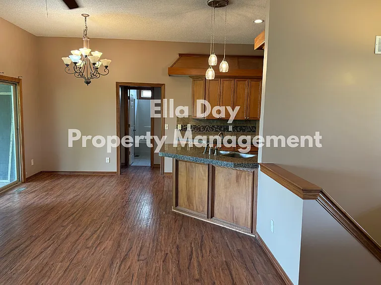 3025 N Triple Creek Dr — Photo 2