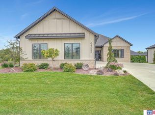 9755 Hillcrest Trl, Lincoln, NE 68520