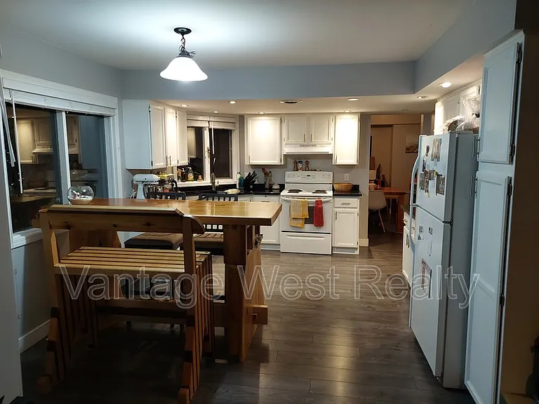 1165 Wintergreen Dr — Photo 3