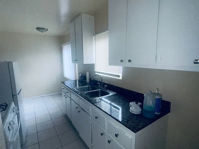 6717 Satsuma Ave — Photo 8