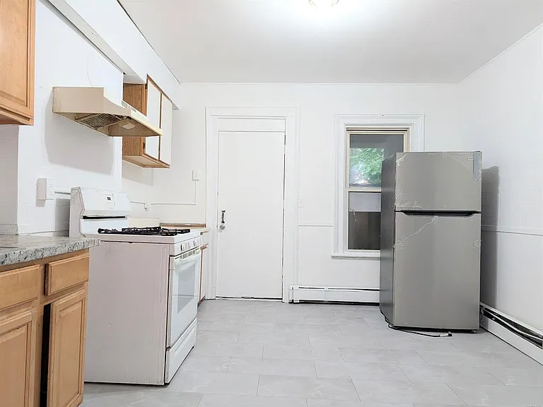 107 Catherine St — Photo 23