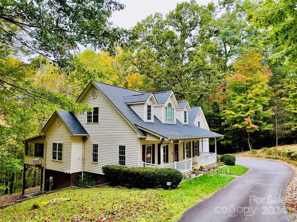 56 Kindling Trl, Horse Shoe, NC 28742