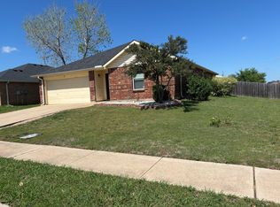 301 Deer Run Dr, Sanger, TX 76266
