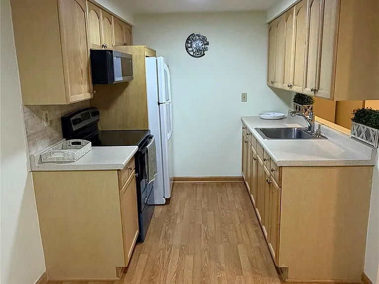 182 Crystal Brook Hollow Rd — Photo 4