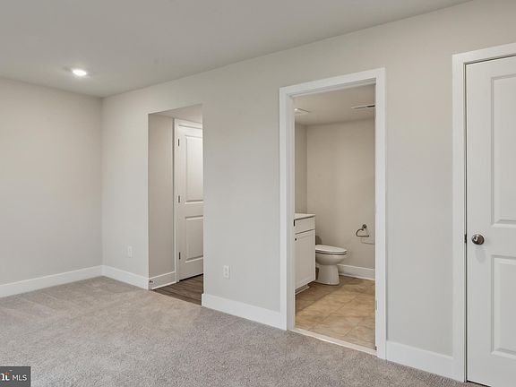 4th image of 29414 Oxford Dr