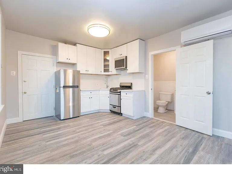 2434 E Dauphin St #3F — Photo 7