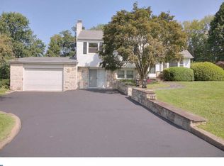 101 Hampshire Dr, Chalfont, PA 18914