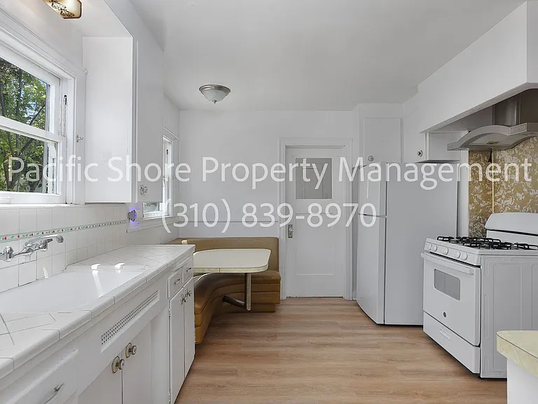 533 N. Windsor Blvd — Photo 8