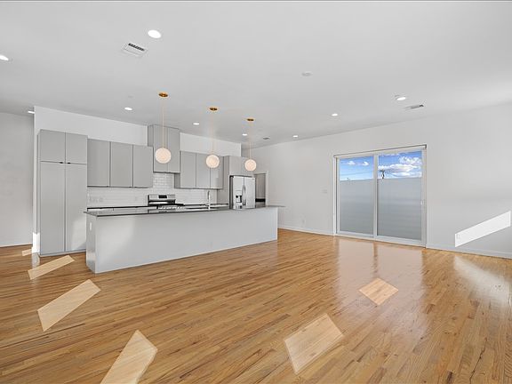 3rd image of 1715 Bennett Ave #104