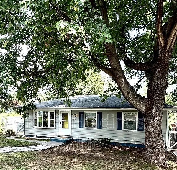 804 Raymond Rd — Photo 1