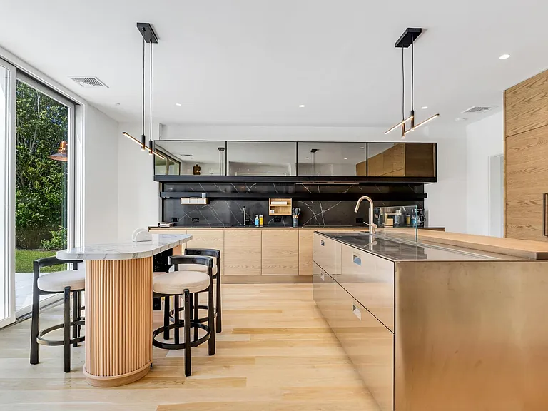 191 Montauk Hwy — Photo 12