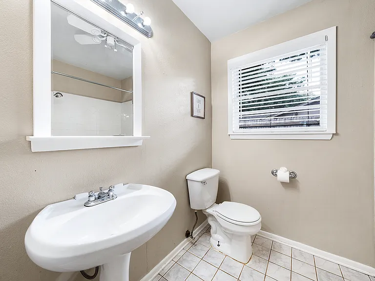402 Vernet St — Photo 18