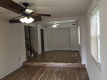 3rd image of 4705 Oldenburg Ave