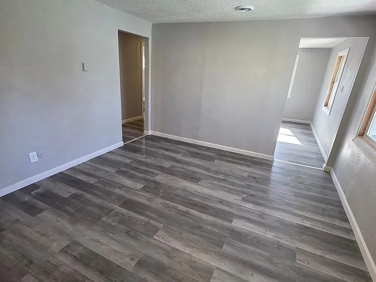 107 Grundy St — Photo 4