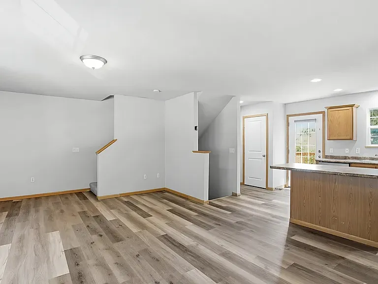 4305 154th St — Photo 2