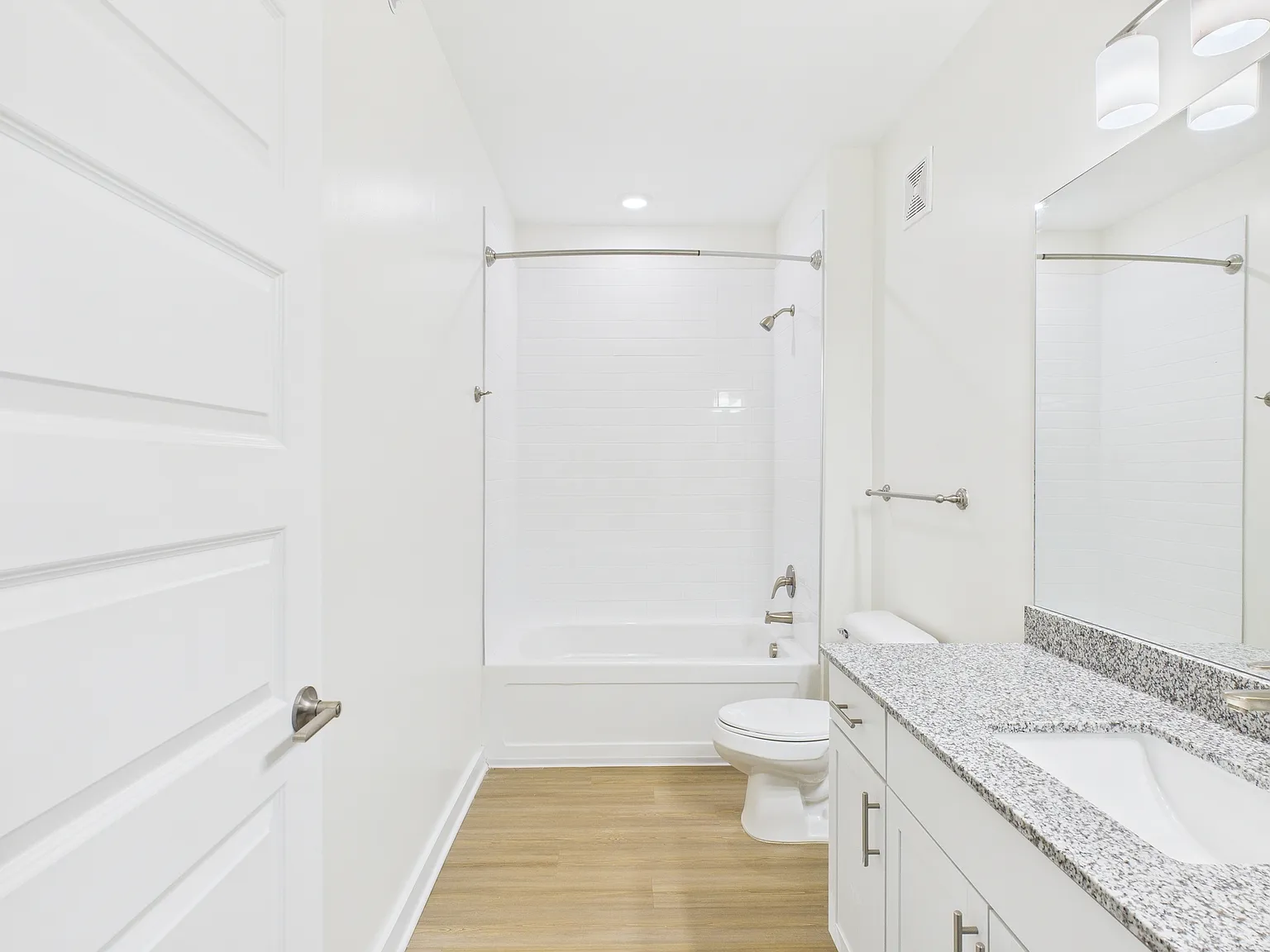 2 bed, 1267 sqft, $1,999 — Photo 4