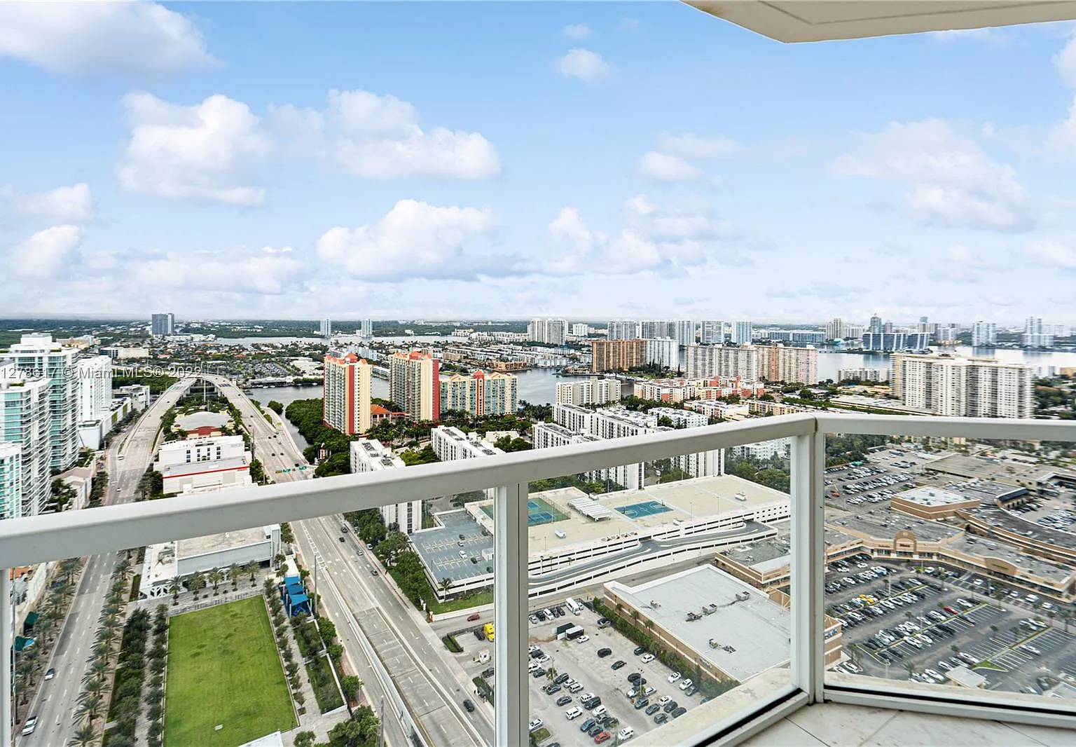 La Perla Condo — Photo 3