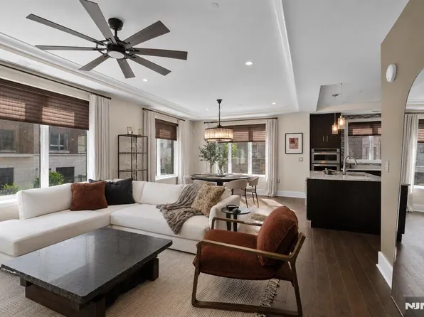 250 Henley Pl Unit 210, Weehawken, NJ 07086