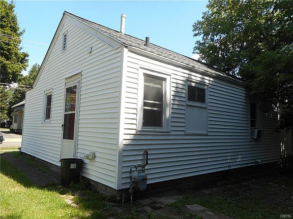 3rd image of 135 Madison St