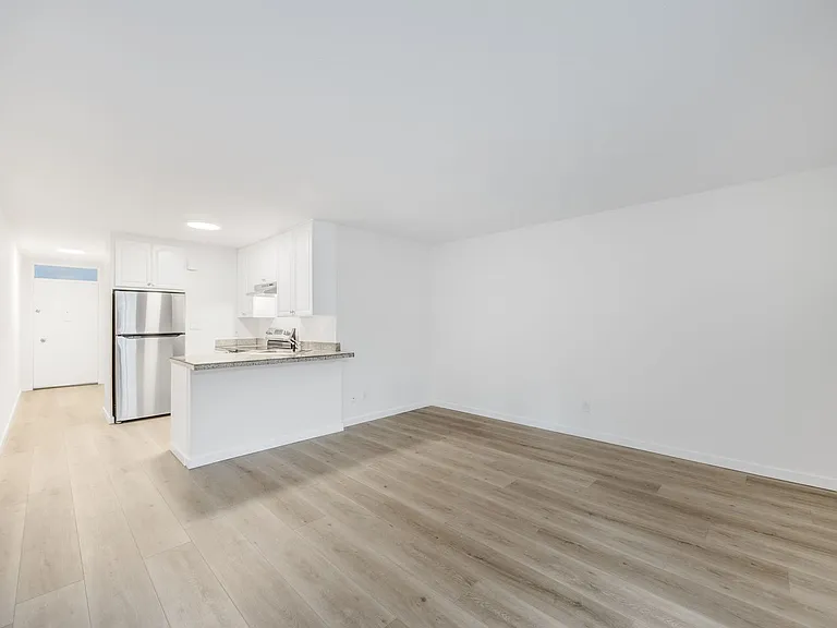 940 Guerrero St — Photo 5