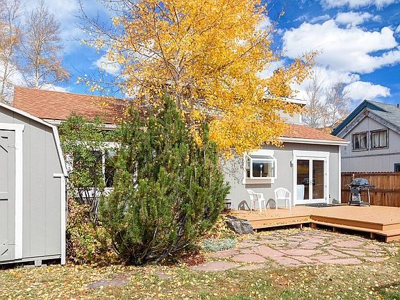 Back deck and 8 x 10 storage shed