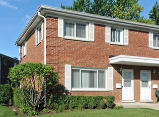1200 N Boxwood Dr, Mount Prospect, IL