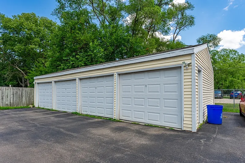 1 bed, 1.0 bath, 921 sqft, $1,095 — Photo 3