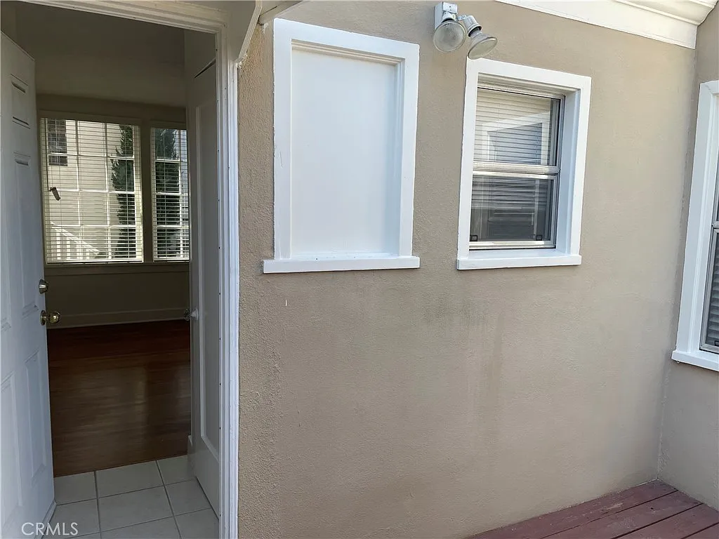 3 bed, 1.5 bath, 1100 sqft, $4,900 — Photo 2