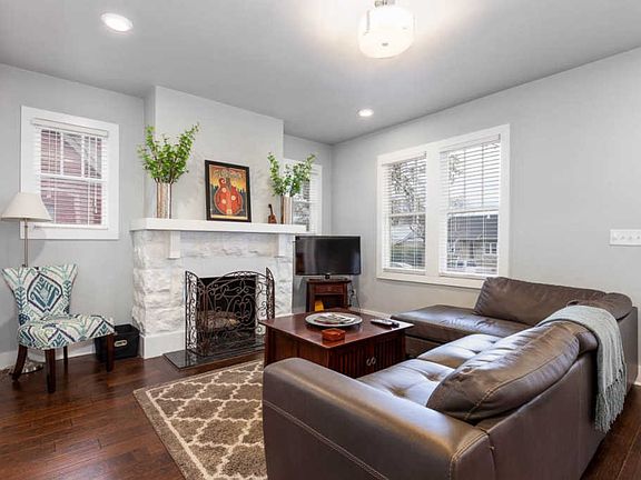 3rd image of 1225 Villa Pl