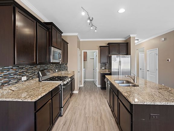 5th image of 836 Ember Dr
