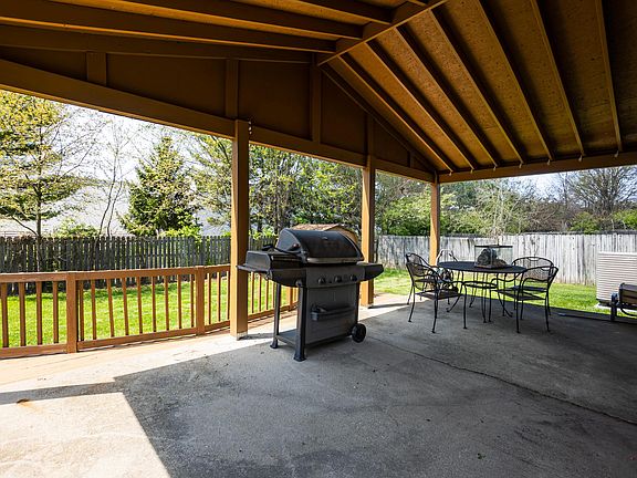 5th image of 6412 Teapot Ln